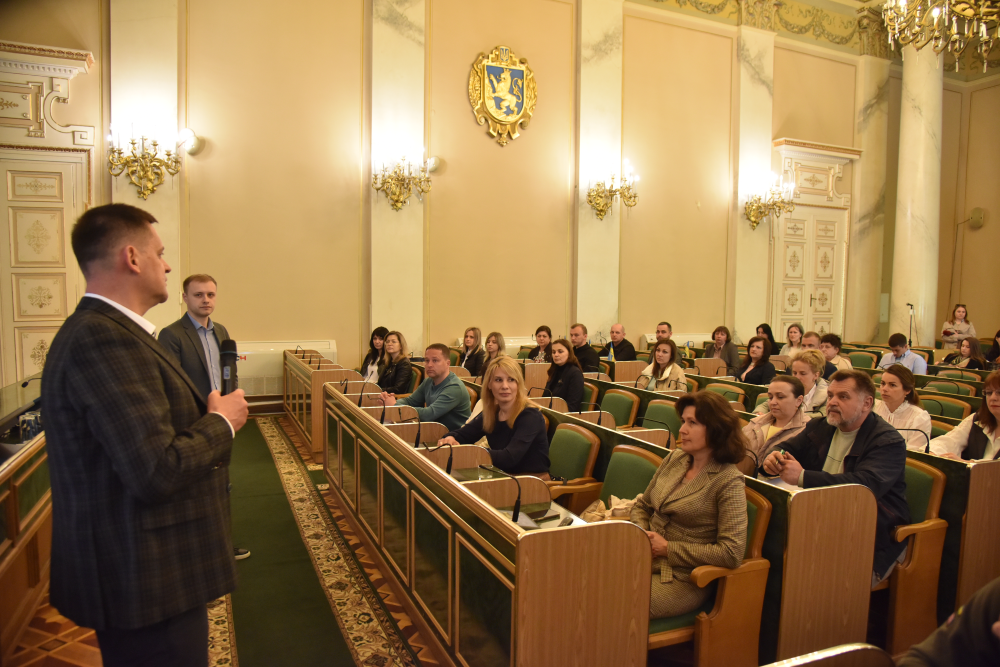 Асоціація «Ради Львівщини» провела семінар для громад про залучення інвестицій в умовах війни